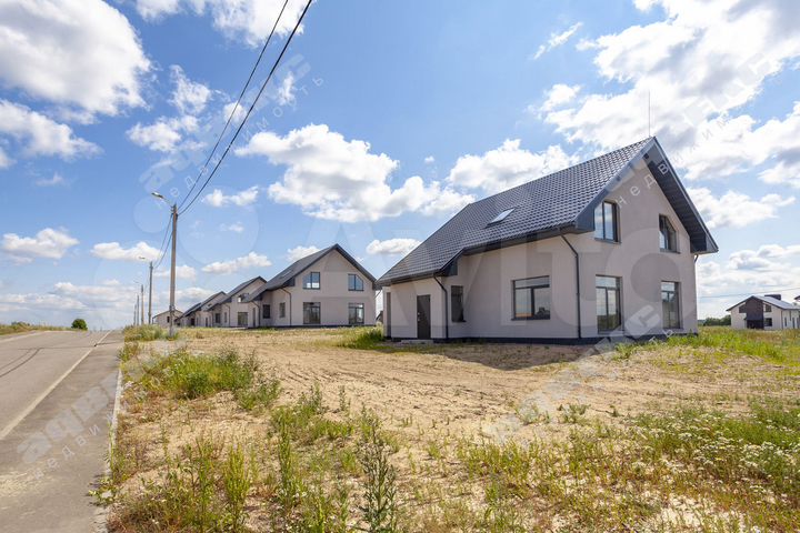 Коттедж 215 м² на участке 15 сот.