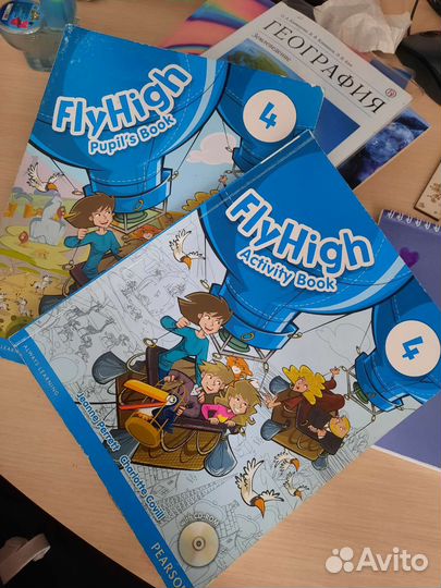 Тетрадь и учебник по английскому языку