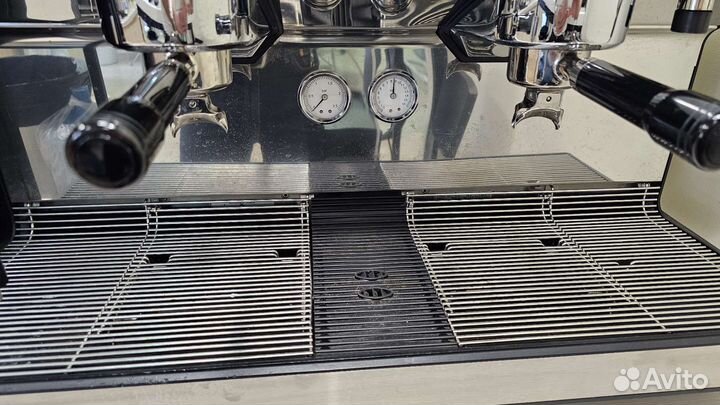 Кофемашина 2 рожковая