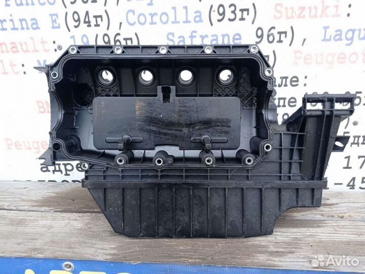 Renault Twingo 2000г Клапанная крышка 1.2