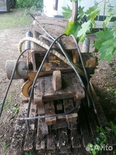 Тилтротатор Engcon без ковша