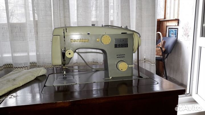 Продам швейную машинку бу Veritas