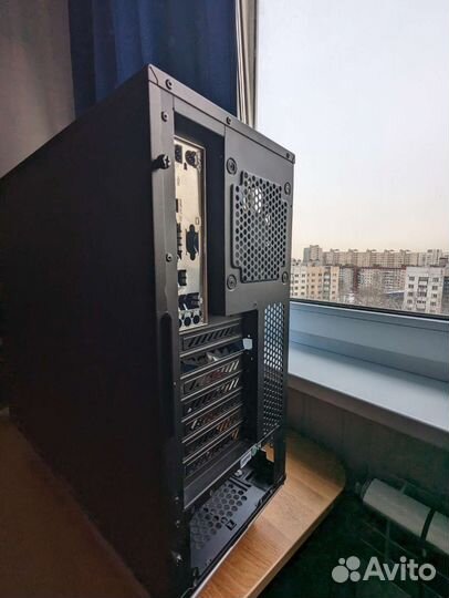 Корпус Corsair Carbide 200R