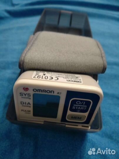 Тонометр на запястье omron
