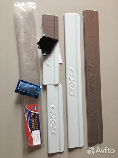 Накладки на пороги Mazda