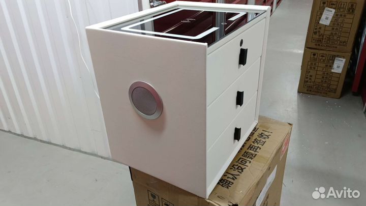 Прикроватная тумбочка белая