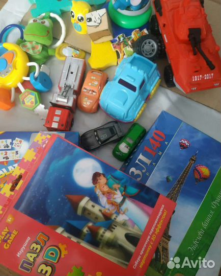 Пакет детских игрушек машинки и пазлы