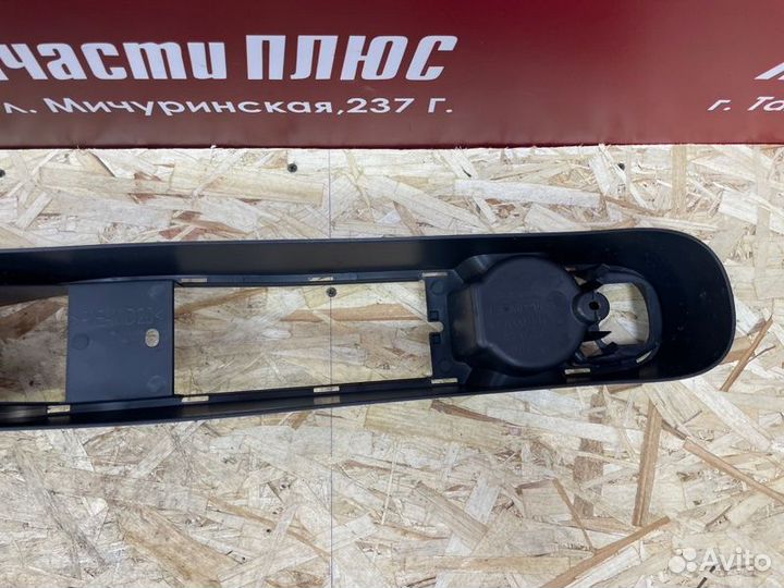 Консоль между сидений Renault Duster