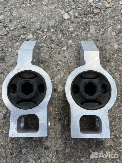 Сайлентблок рычага в сборе VAG