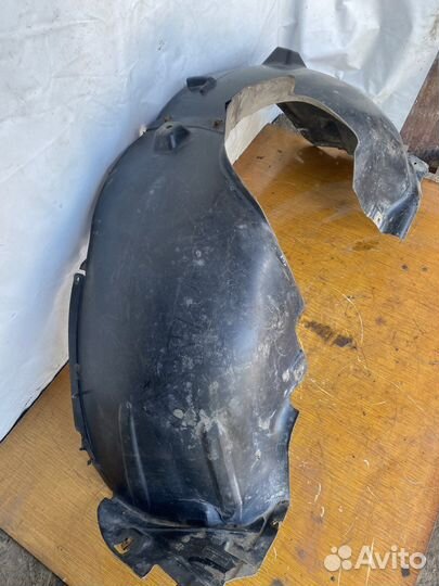 Подкрылок передний правый Мерседес W164 Ml350