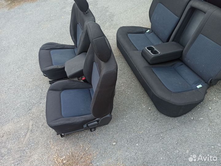 Комплект сидений Mitsubishi Airtrek Outlender