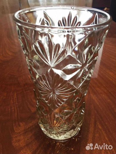 Стеклянная ваза