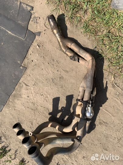 Много запчастел на honda cbr 954