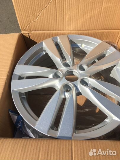 Есть 2 диска Replay Nissan 6,5x17 5x114,3 ET 45