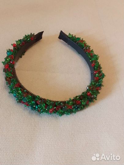Ободок с зеленым стеклярусом ручной работы