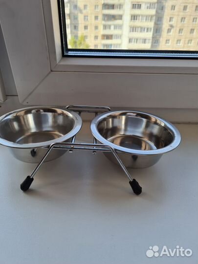 Двойная миска для кошек и маленьких собак