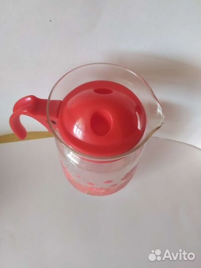 Стеклянный графин красный с цветами 1.5 л