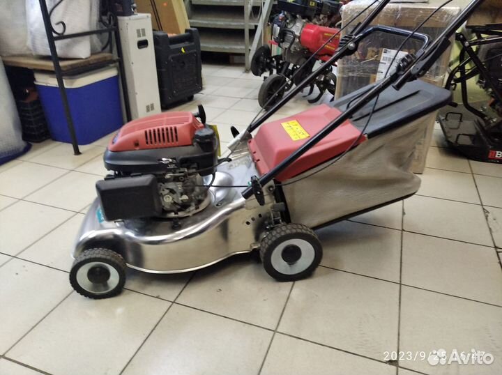 Газонокосилка бензиновая самоходная Honda