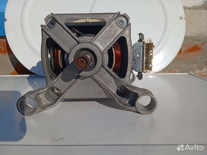 Двигататель стиральной машины