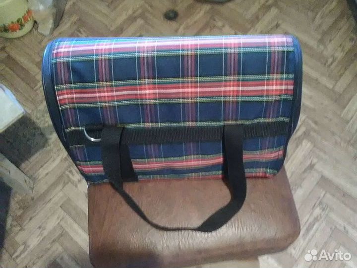 Переноска для кошек или маленьких собачек