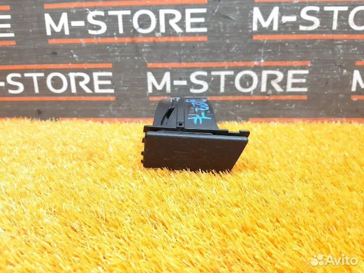 Подстаканник Bmw X3 E83 N52B25A 2010