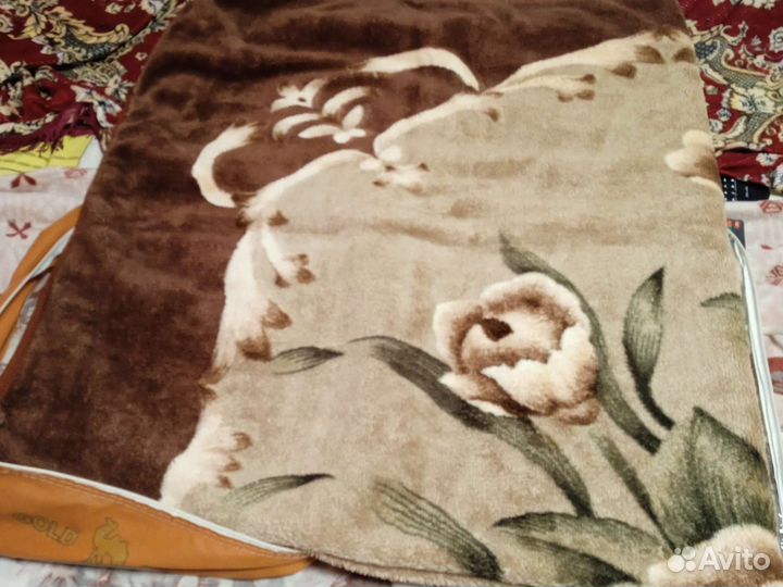 Пледы и покрывало