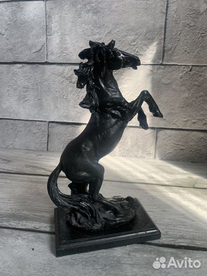 Конь Давида скульптура