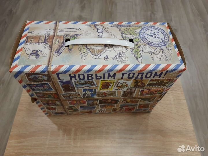 Новогодняя подарочная коробка