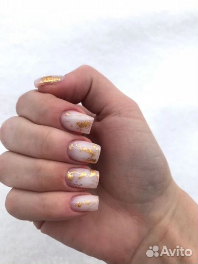 Модель на маникюр