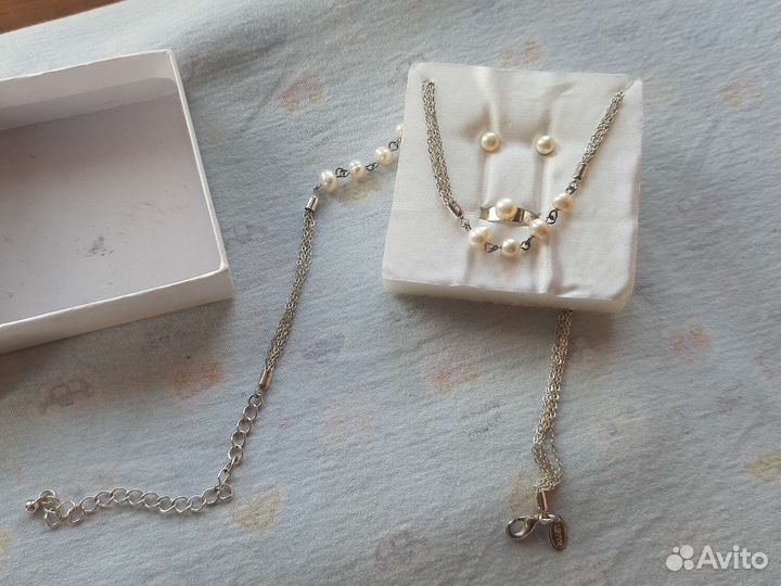 Комплект бижутерии колье серьги-гвоздики кольцо