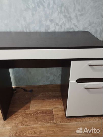 Письменный стол
