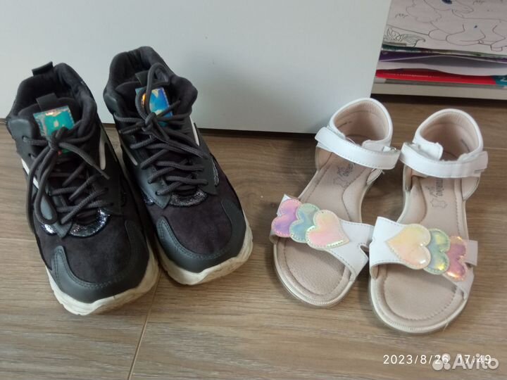 Зимние кроссовки и босоножки