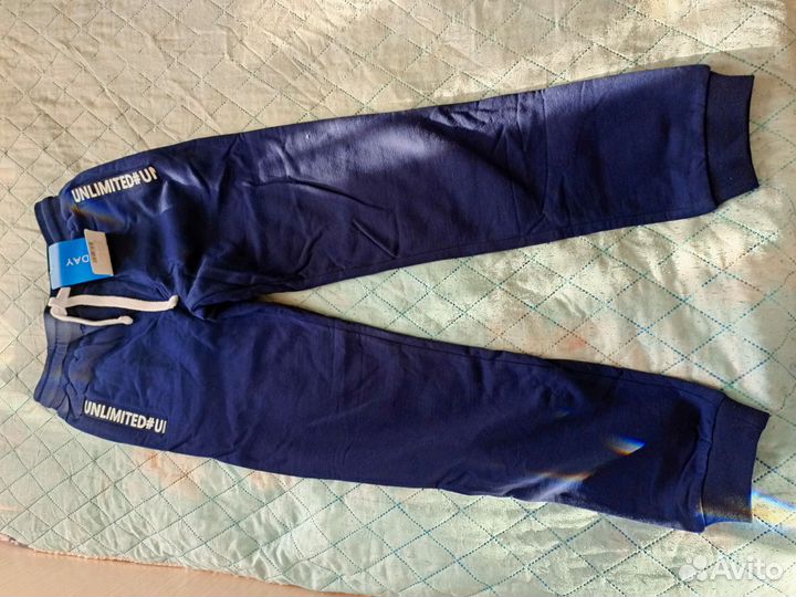 Брюки спортивные на флисе новые на мальчика