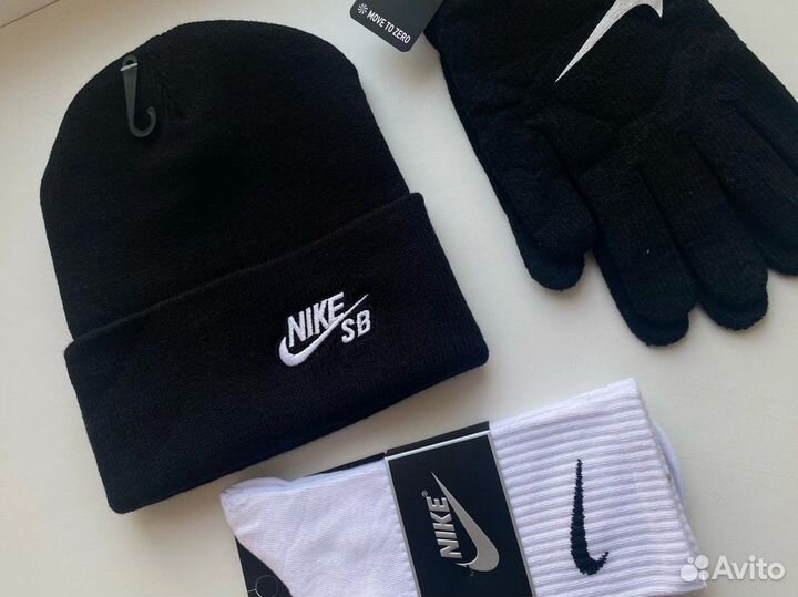 Шапка и перчатки nike