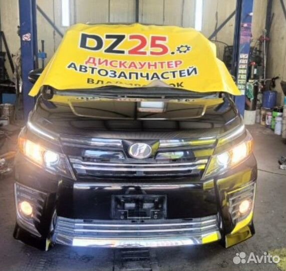 Стекло переднее левое Toyota Voxy/Noah/Esquire