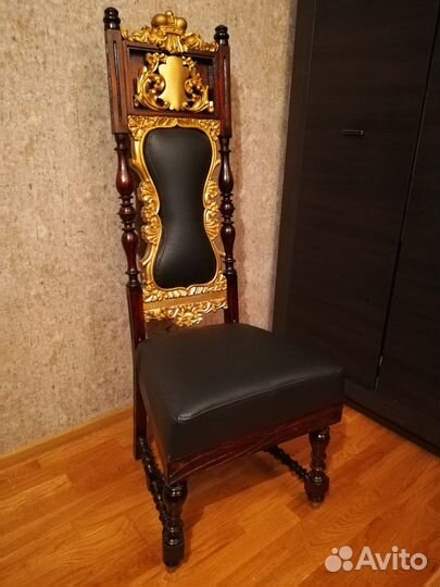 Антикварное кресло
