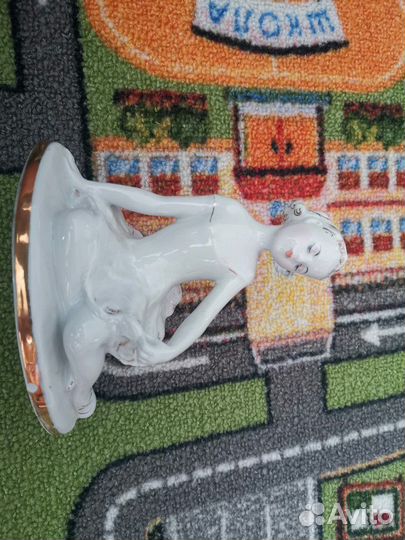 Фарфоровые статуэтки (2шт.)
