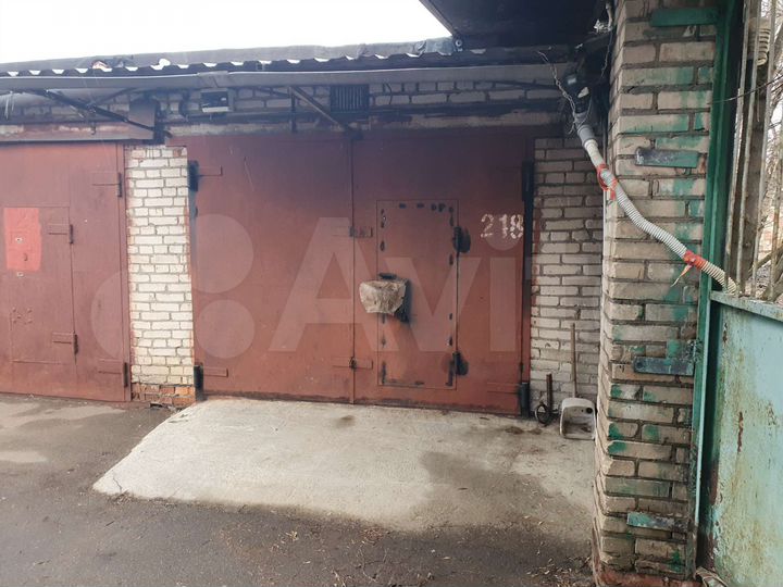 Гараж, > 30 м²