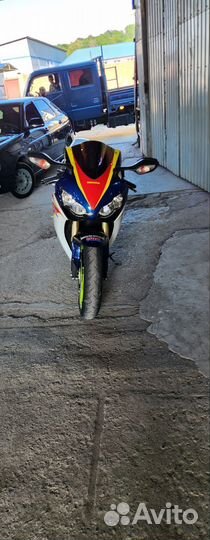 Honda cbr 1000rr faerblade