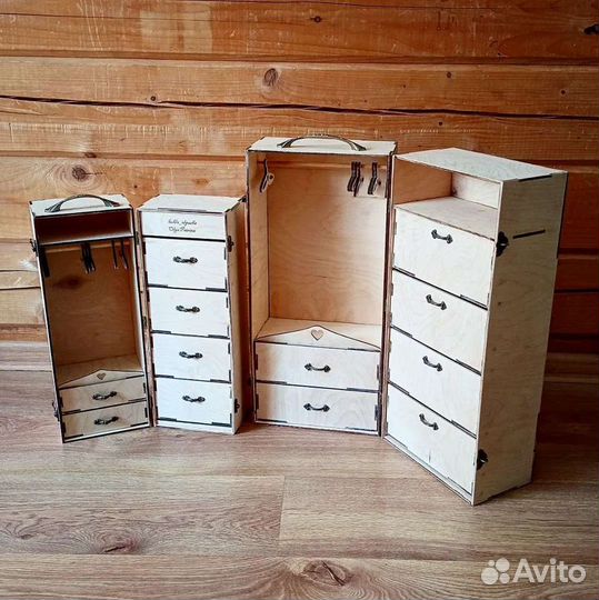 Мебель для кукол. Кукольная переносная гардеробная