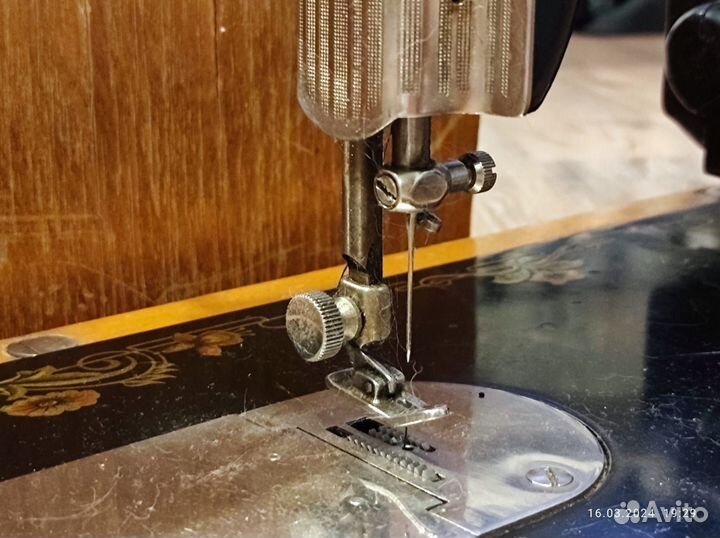 Швейная машина Подольск ручная с ножным приводом