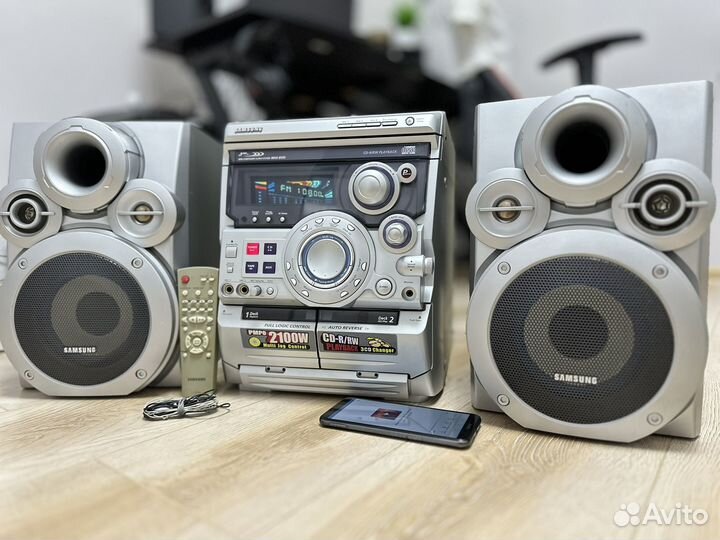 Музыкальный центр Samsung CD AUX Radio