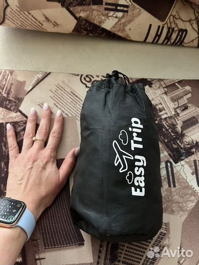 Надувная подушка для ног в самолет