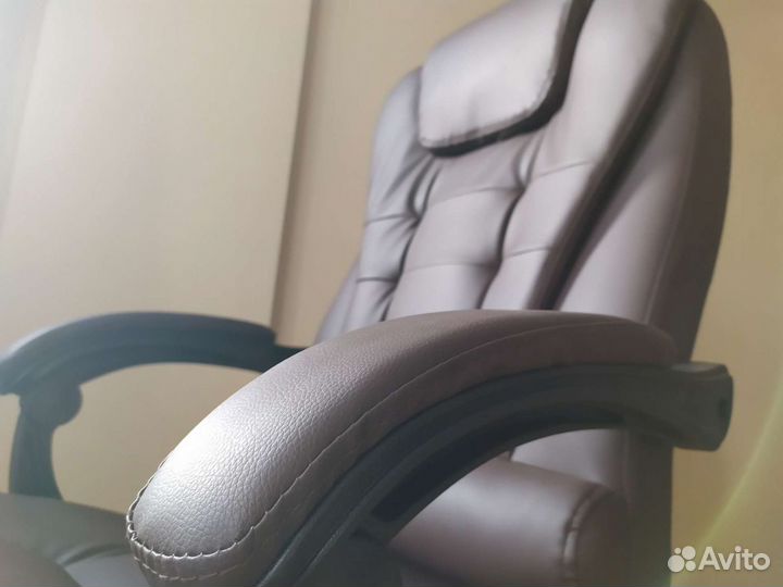 Кресло руководителя, новое, кофейный цвет
