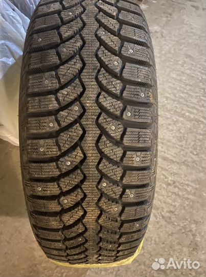 Bridgestone Blizzak Spike-01 255/60 R18
