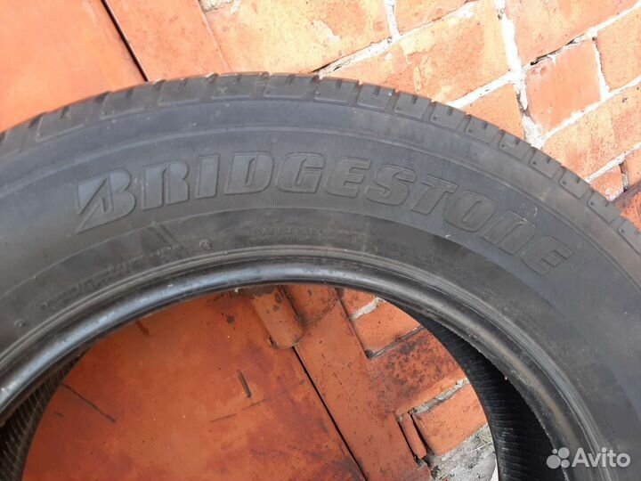 Bridgestone Dueler H/T 687 225/65 R17