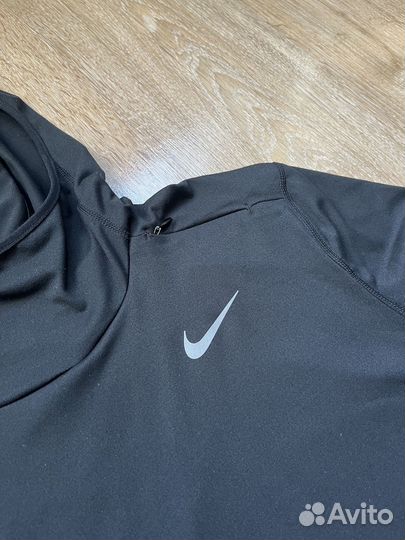 Лонгслив Nike Dri-Fit для бега и тренинга