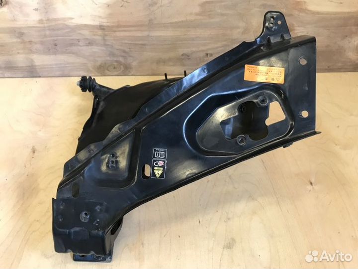 Рамка фары передняя левая Mercedes Benz Ml 500