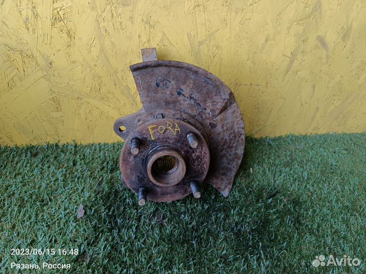 Кулак передний правый Chery Fora