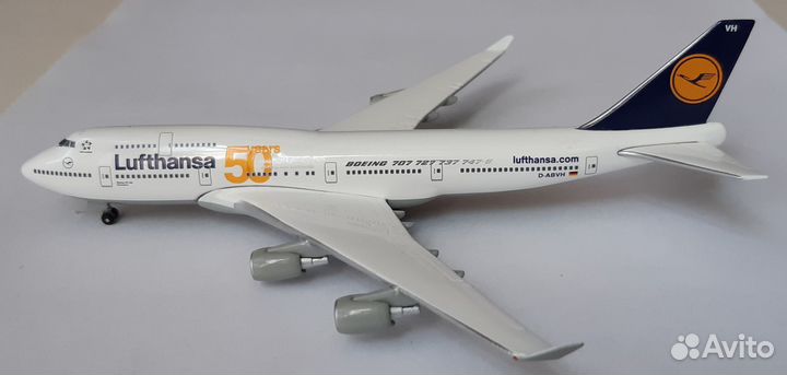 Модель самолета Boeing B 747-430 Lufthansa 1:500